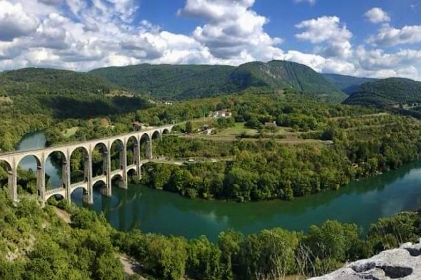 Les gorges de l’Ain et ses méandres par les bords de l’Ain