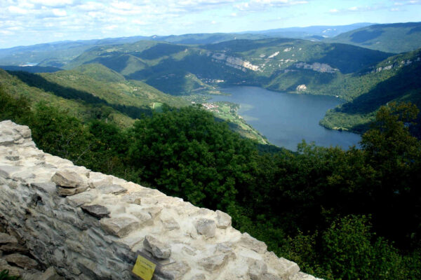 De Thoirette aux rives du lac de Coiselet